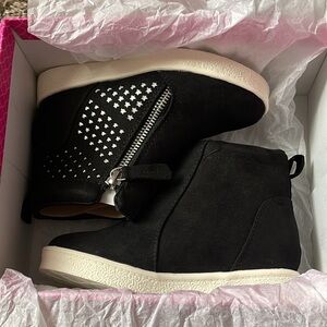 Girls boot/sneaker